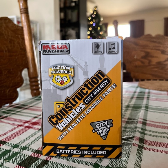 Construction Vehicles City Agency Track 1:20 Scale - Picture 6 of 7